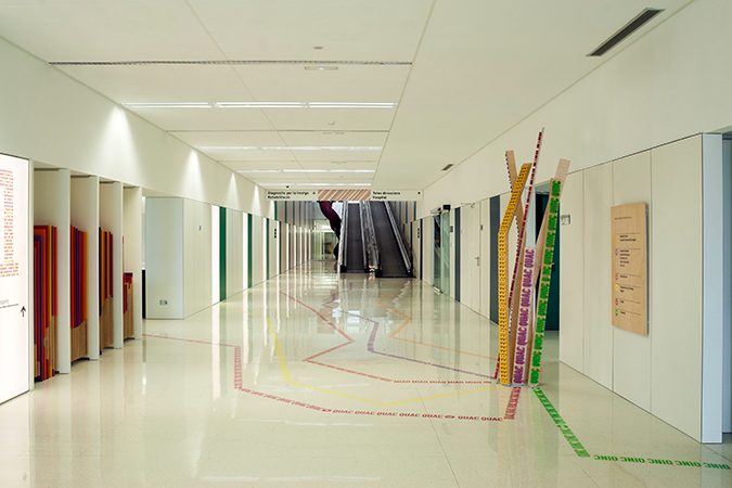 Diseño en el hospital Sant Joan de Déu 01-hospital_sant-joan-deu-rai-pinto-dani-rubio-diseño-interiores-señaletica-enfoque-gaussiano