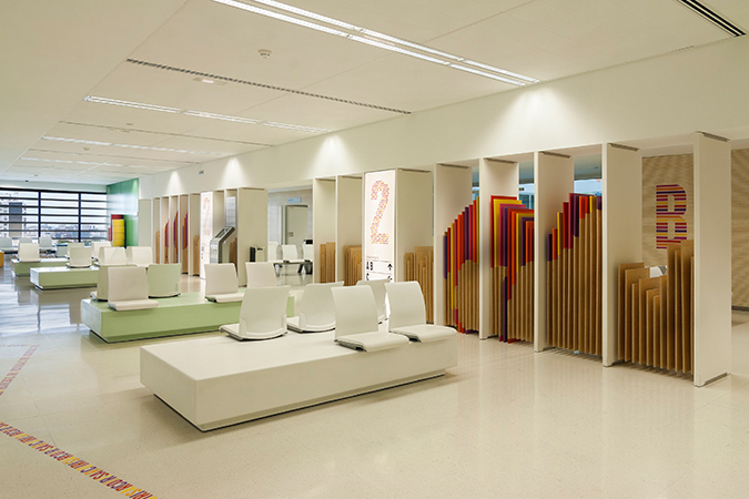Señalética del hospital Sant Joan de Déu 02-hospital_sant-joan-deu-rai-pinto-dani-rubio-diseño-interiores-señaletica-enfoque-gaussiano