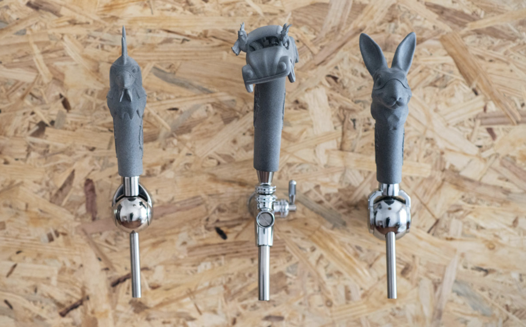 Tiradores de cerveza diseñadas por Hopwear. LaGauss