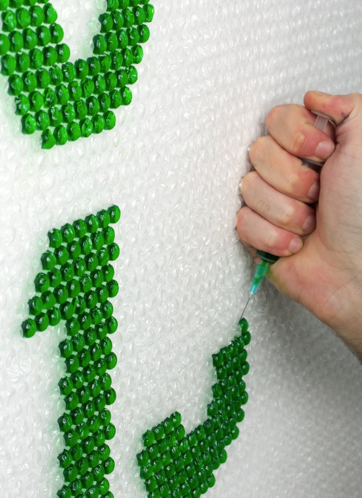 Plano detalle de la gráfica de Lo Siento para la revista Wired.