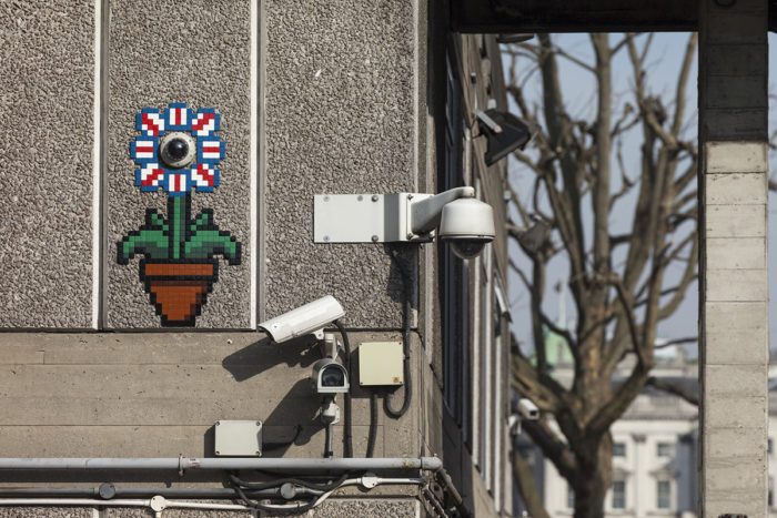 street art news invader invasion ciudades pixel art london 2