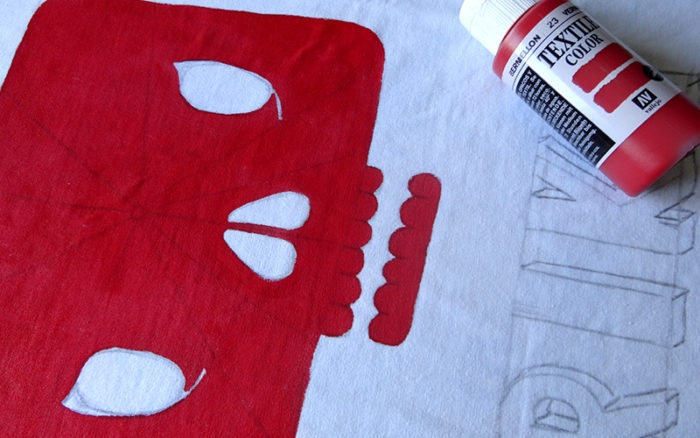 usaremos pintura textil cuando empecemos a colorear la camiseta usamos pintura de tela para las masas de color 3